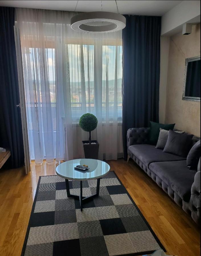 Lux Apartman 33 Kragujevac Exterior foto